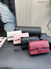 Load image into Gallery viewer, CC1127 Medium Classic Handbag / 6 × 9.9 × 2.5 in