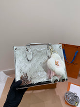 Load image into Gallery viewer, LB1365 LV OnTheGo Silver Mirror Tote Bag / 25X20CM