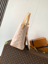 Load image into Gallery viewer, LB1376 LV Travels With All In Large Handbags /31 x 18 x 26 CM /HIGHEST QUALITY VERSION