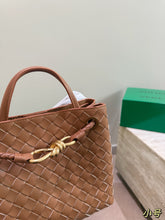 Load image into Gallery viewer, BV084 Bottega Veneta Andiamo /S: 24X20CM /L: 31X25CM