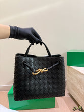 Load image into Gallery viewer, BV085 Bottega Veneta Andiamo /S: 24X20CM /L: 31X25CM