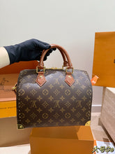 Load image into Gallery viewer, LB1390 LV Speedy 25 Monogram