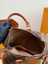 Load image into Gallery viewer, LB1390 LV Speedy 25 Monogram