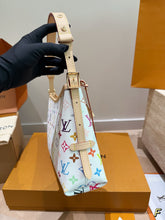 Load image into Gallery viewer, LB1394 LV Carryall East-West Tote / 34 × 20 cm