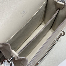 Load image into Gallery viewer, HM176 Hermes Roulis Mini Bag / 18 cm