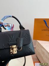 Load image into Gallery viewer, LB1399 Louis Vuitton Madeleine BB / 25 x 16 cm