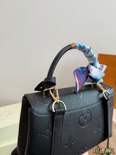 Load image into Gallery viewer, LB1399 Louis Vuitton Madeleine BB / 25 x 16 cm