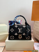 Load image into Gallery viewer, LB1401 Louis Vuitton Madeleine BB / 25 x 16 cm
