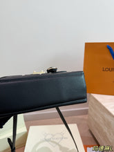 Load image into Gallery viewer, LB1401 Louis Vuitton Madeleine BB / 25 x 16 cm