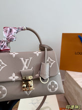 Load image into Gallery viewer, LB1402 Louis Vuitton Madeleine BB / 25 x 16 cm