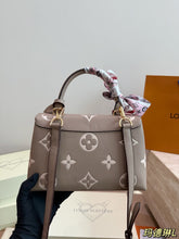 Load image into Gallery viewer, LB1402 Louis Vuitton Madeleine BB / 25 x 16 cm
