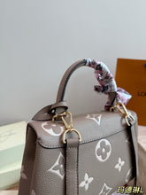 Load image into Gallery viewer, LB1402 Louis Vuitton Madeleine BB / 25 x 16 cm