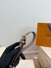 Load image into Gallery viewer, LB1402 Louis Vuitton Madeleine BB / 25 x 16 cm