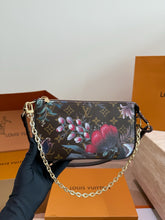 Load image into Gallery viewer, LB1043 Louis Vuitton Pochette Accessoires Mila / 23 x 13 cm