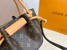 Load image into Gallery viewer, LB1409 Louis Vuitton Petite Boîte Chapeau / 16 x 13 cm