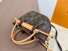 Load image into Gallery viewer, LB1409 Louis Vuitton Petite Boîte Chapeau / 16 x 13 cm
