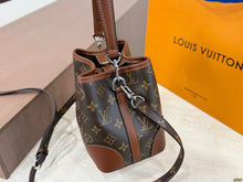 Load image into Gallery viewer, LB1500 Louis Vuitton Noe BB Bucket Bag / 17 x 17 cm