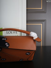 Load image into Gallery viewer, LWE046 LOEWE Puzzle Bag / Classic Calfskin