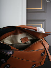 Load image into Gallery viewer, LWE046 LOEWE Puzzle Bag / Classic Calfskin