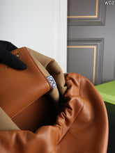 Load image into Gallery viewer, LWE048 LOEWE Squeeze Handbag / 35 x 25 cm