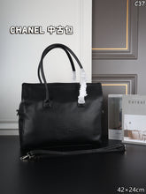 Load image into Gallery viewer, CC1355 CHANEL Vintage Leather Tote Bag / 42 x 24 cm