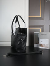 Load image into Gallery viewer, CC1355 CHANEL Vintage Leather Tote Bag / 42 x 24 cm