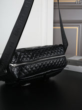 Load image into Gallery viewer, CC1357 CHANEL Messenger Bag / 32 x 24 cm