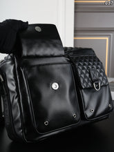 Load image into Gallery viewer, CC1357 CHANEL Messenger Bag / 32 x 24 cm