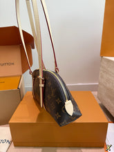 Load image into Gallery viewer, LB1501 LV Squire East West Handbag / 30 x 15 cm