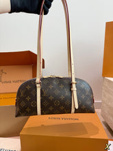 Load image into Gallery viewer, LB1501 LV Squire East West Handbag / 30 x 15 cm