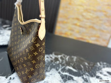Load image into Gallery viewer, LB1502 Louis Vuitton Lineup Shopping Bag / 35 x 25 cm