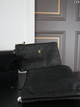 Load image into Gallery viewer, CC1364 Chanel 22 Handbag / 35 x 37 cm