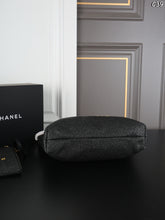 Load image into Gallery viewer, CC1364 Chanel 22 Handbag / 35 x 37 cm