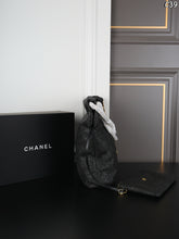 Load image into Gallery viewer, CC1364 Chanel 22 Handbag / 35 x 37 cm