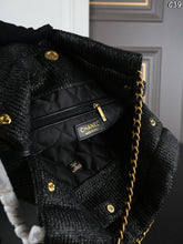 Load image into Gallery viewer, CC1364 Chanel 22 Handbag / 35 x 37 cm