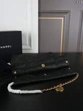 Load image into Gallery viewer, CC1364 Chanel 22 Handbag / 35 x 37 cm