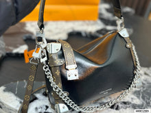 Load image into Gallery viewer, LB1505 Louis Vuitton Side Trunk Soft Box / 23 cm