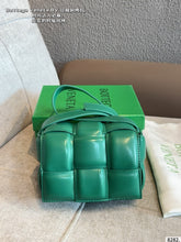 Load image into Gallery viewer, BV087 Bottega Veneta Cassette Mini Bag / 17 x 12 x 6 cm