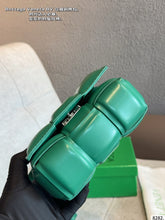 Load image into Gallery viewer, BV087 Bottega Veneta Cassette Mini Bag / 17 x 12 x 6 cm