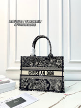 Load image into Gallery viewer, DR604 Dior Embroidered Zoo Tote Bag / 36 x 28 cm