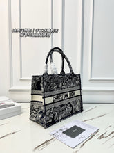 Load image into Gallery viewer, DR604 Dior Embroidered Zoo Tote Bag / 36 x 28 cm