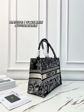 Load image into Gallery viewer, DR604 Dior Embroidered Zoo Tote Bag / 36 x 28 cm