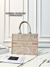 Load image into Gallery viewer, DR605 Dior Zoo Embroidered Oblique Tote / 36 x 28 cm