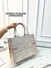 Load image into Gallery viewer, DR605 Dior Zoo Embroidered Oblique Tote / 36 x 28 cm