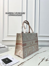 Load image into Gallery viewer, DR605 Dior Zoo Embroidered Oblique Tote / 36 x 28 cm