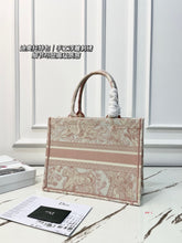 Load image into Gallery viewer, DR605 Dior Zoo Embroidered Oblique Tote / 36 x 28 cm