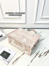 Load image into Gallery viewer, DR605 Dior Zoo Embroidered Oblique Tote / 36 x 28 cm