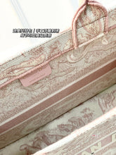 Load image into Gallery viewer, DR605 Dior Zoo Embroidered Oblique Tote / 36 x 28 cm