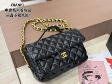 Load image into Gallery viewer, CC1368 CHANEL Vintage 2.55 Reissue / 24 x 15 cm