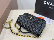 Load image into Gallery viewer, CC1368 CHANEL Vintage 2.55 Reissue / 24 x 15 cm